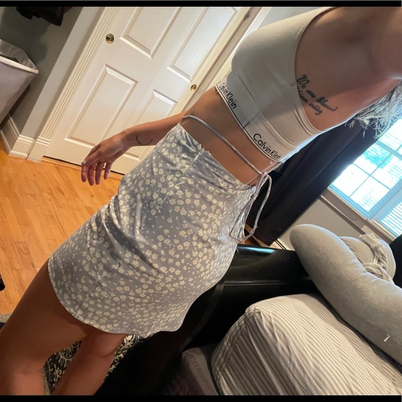 Never worn mini skirt with waist ties! - Picture 3 of 3